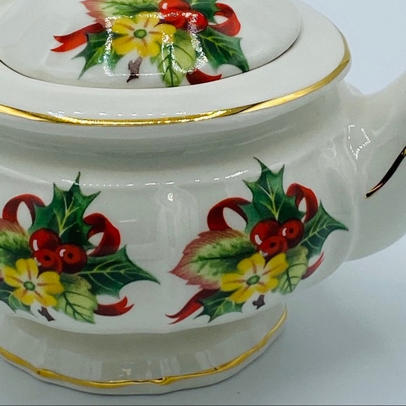 Windsor || "Mini" Teapot with Holiday Holly - Picture 3 of 11
